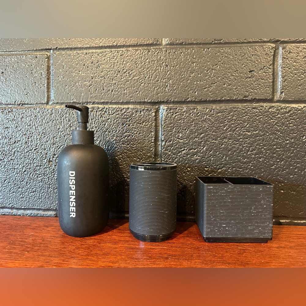 Spense Matte Black Bath Accessory Set with Subtle Speckle